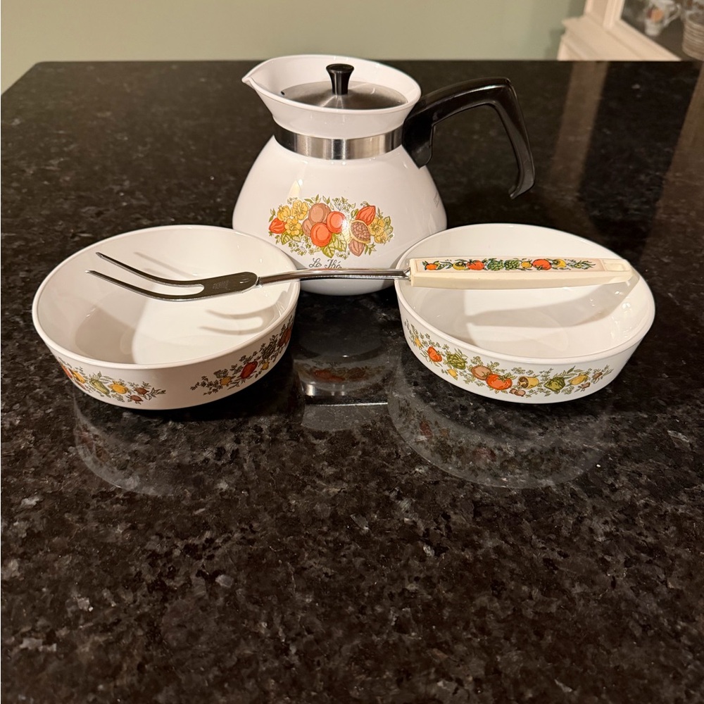 Corningware “Spice of Life” Pattern Teapot, Bowls & Fork - Picture 3 of 9